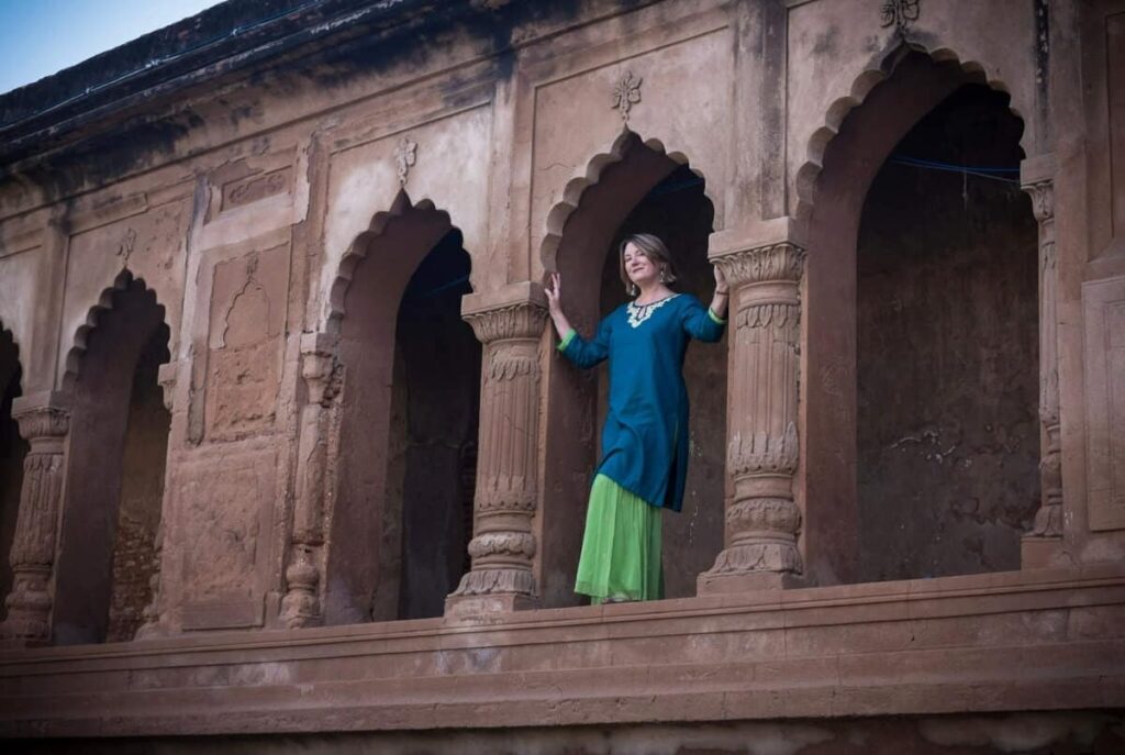 Dress Modestly and Respectfully as a Female Solo Traveler