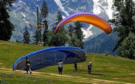 Paragliding in Solang