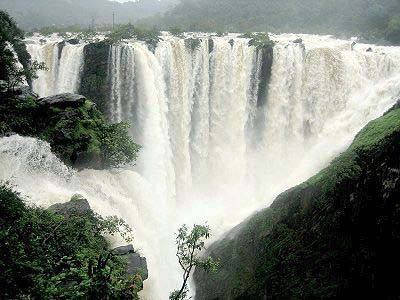 Aruvikkuzhi Waterfalls